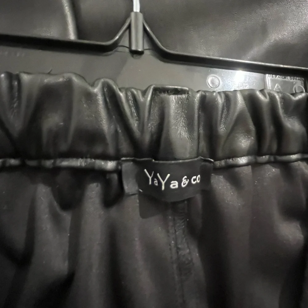 Women’s black pants, fake leather.
Excellent excellent condition. - Picture 5 of 7